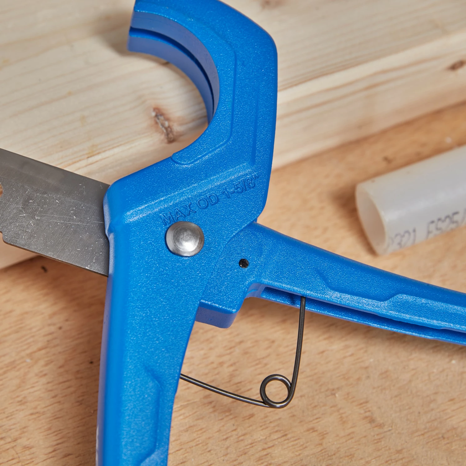 Kobalt Pipe Cutters 1-1/4-in Poly Tube Cutter 4 Kobalt Pipe Cutters 1-1/4-in Poly Tube Cutter - Image 4